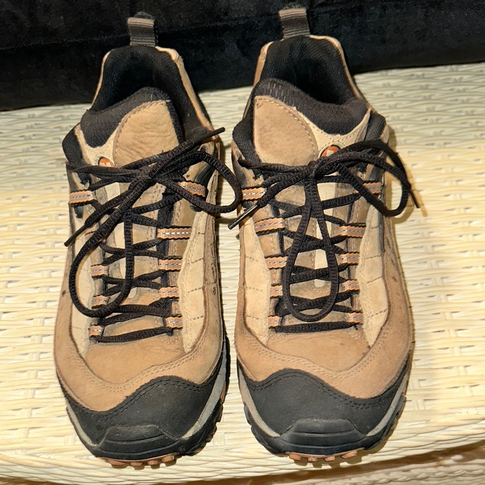 Merrell Tan and Black Women’s Hiking Shoes with Durable Sole, Sz 8M, EUC